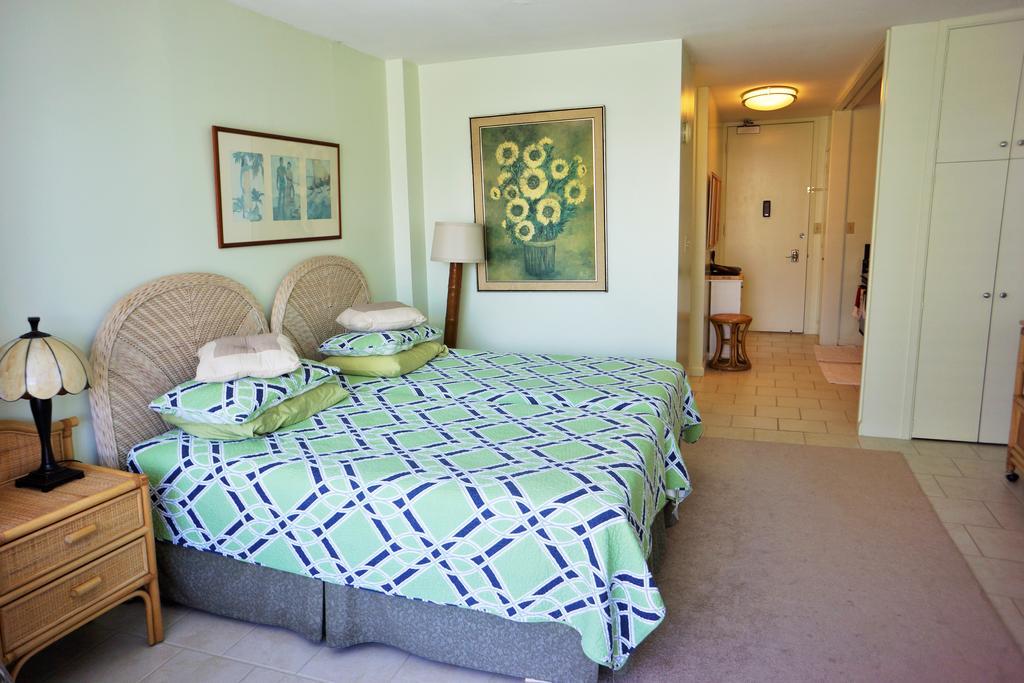 Waikiki Studio At Ilikai Marina - Great Apartment By The Beach - See Low End Price! Honolulu Room photo