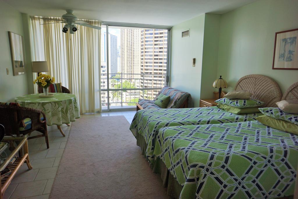 Waikiki Studio At Ilikai Marina - Great Apartment By The Beach - See Low End Price! Honolulu Room photo