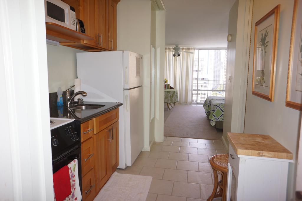 Waikiki Studio At Ilikai Marina - Great Apartment By The Beach - See Low End Price! Honolulu Room photo